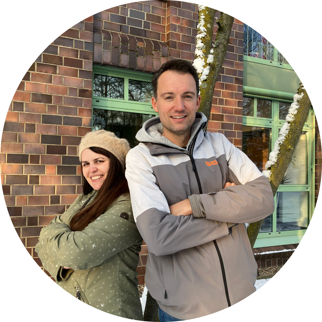 Darstellung des Projektteams: Christina Münster als Projektleitung und Robér Fuhrmann als Projektmitarbeiter